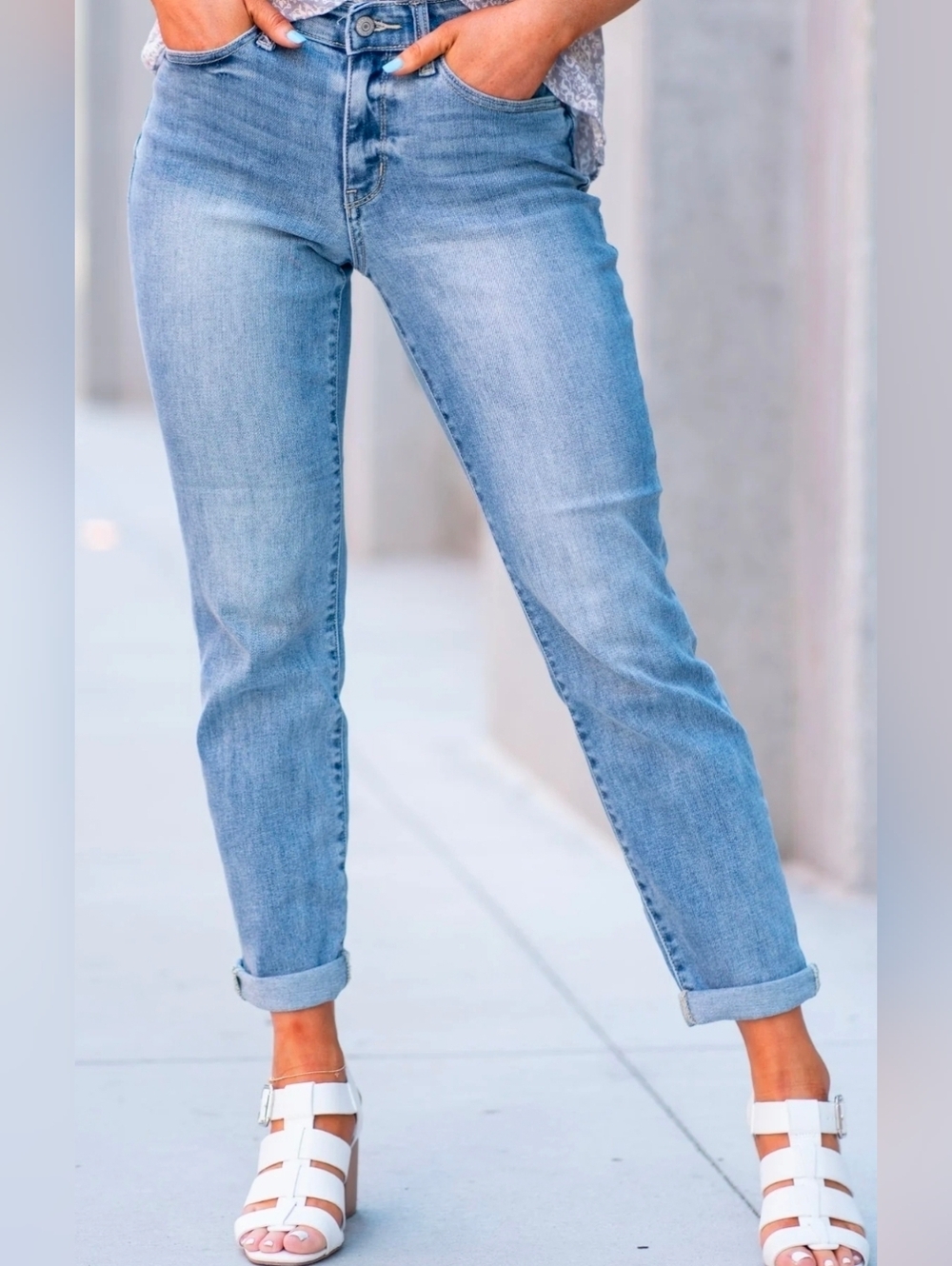 Judy Blue Kenna Mid Rise Bleach Washed Boyfriend Jean Size 3/26
